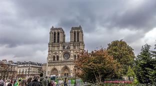 《巴黎圣母院》摘抄及感悟50字