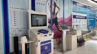 足球一个人能踢吗