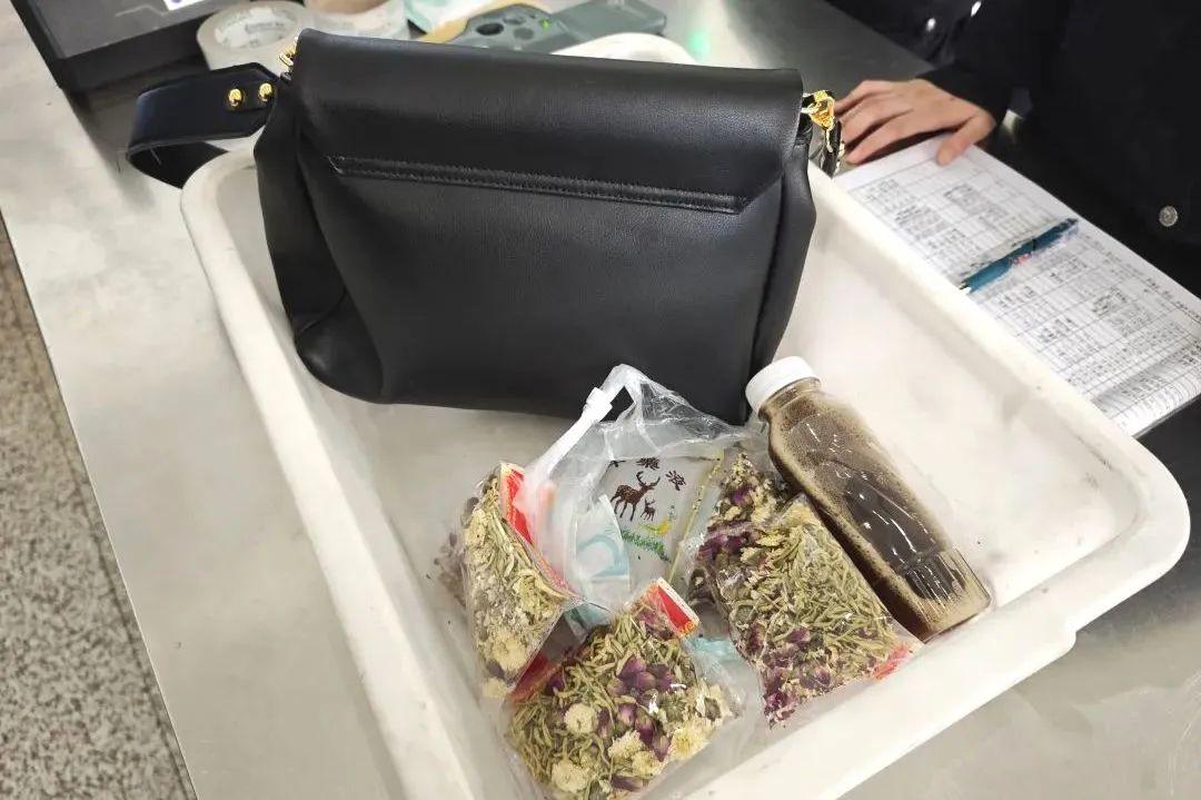 申公豹代购的药火了，网友提问：这些能带上火车吗？