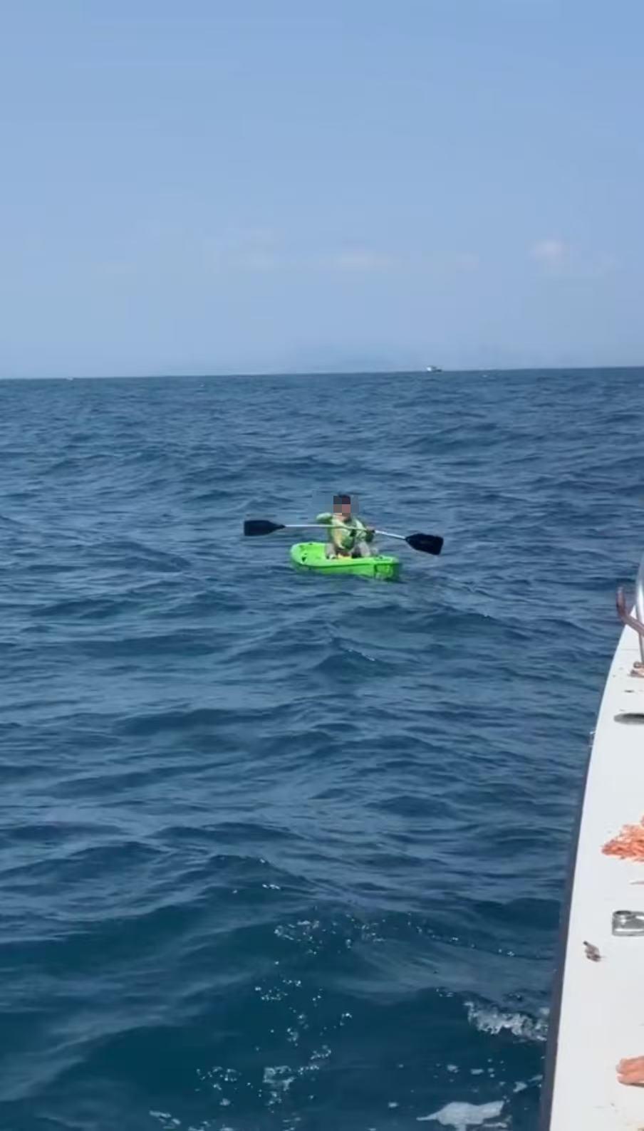 海漂男孩父亲抽干水塘找人？假