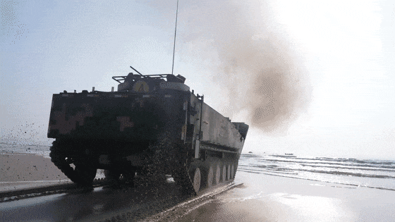 闽南某海域两栖装甲海上驾驶训练 直击硬核现场 闽南某海域两栖装甲海上驾驶训练 直击硬核现场