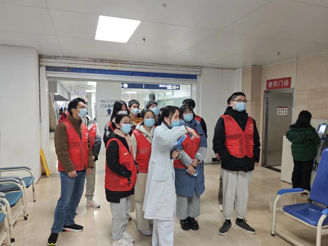 福建医科大学：春风化雨传薪火 雷锋精神暖人间