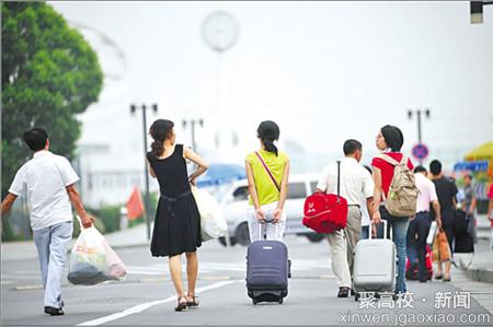 最新或2023（历届）大学新生入学必备 去的早不如拿的好.jpg
