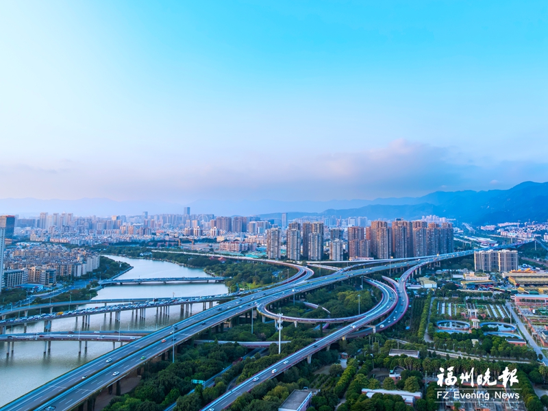 福州：地上路网精心织 地下地铁幸福跑