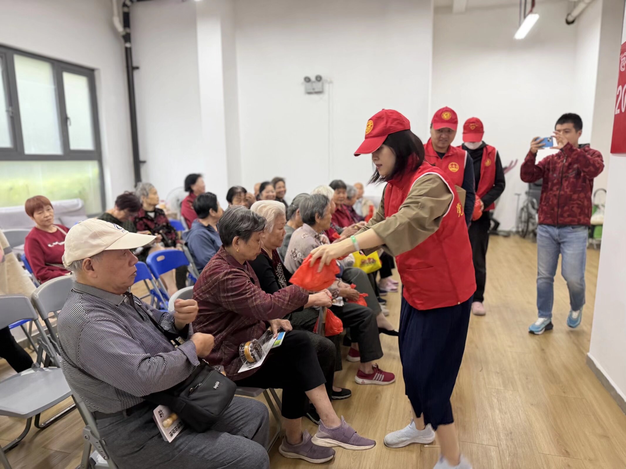 鼓楼区兴园社区:十月敬老传美德 重阳思亲送安康 鼓楼区兴园社区:十月敬老传美德 重阳思亲送安康