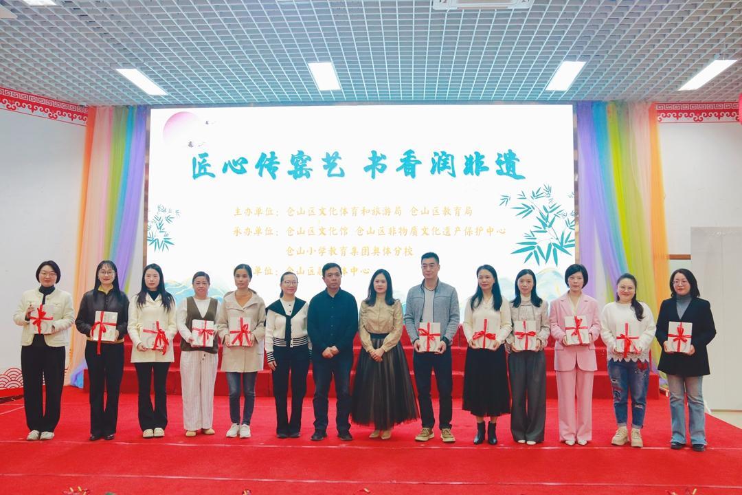 ​“怀安窑・非遗进校园”赠书活动在仓山举办