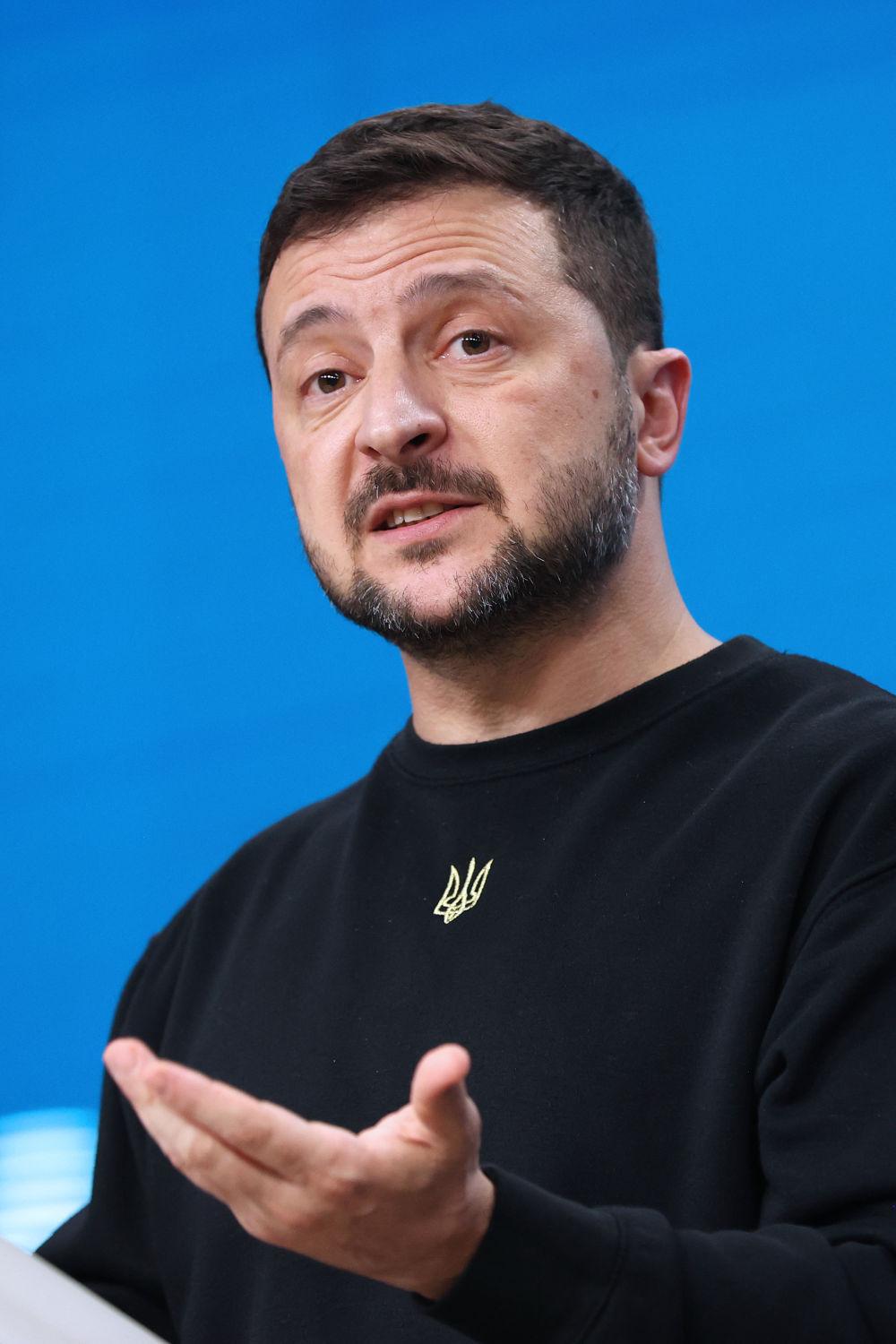 乌代表团赴美谈判 俄乌互相袭击