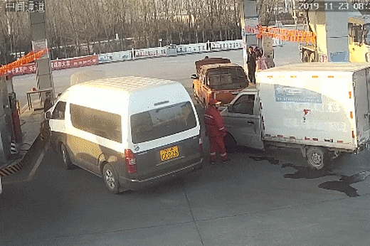 科普｜一到冬天碰哪儿都“起电”？原来摸下墙就好了