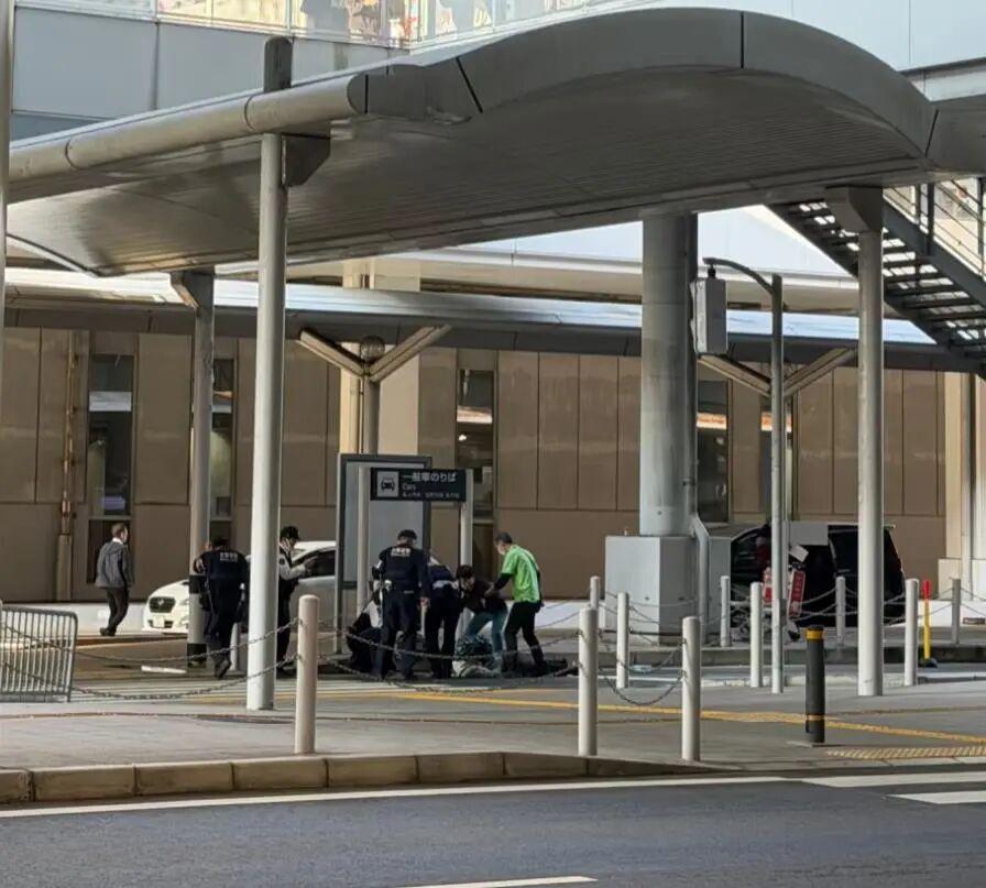 一名中国男子在日本机场坠亡