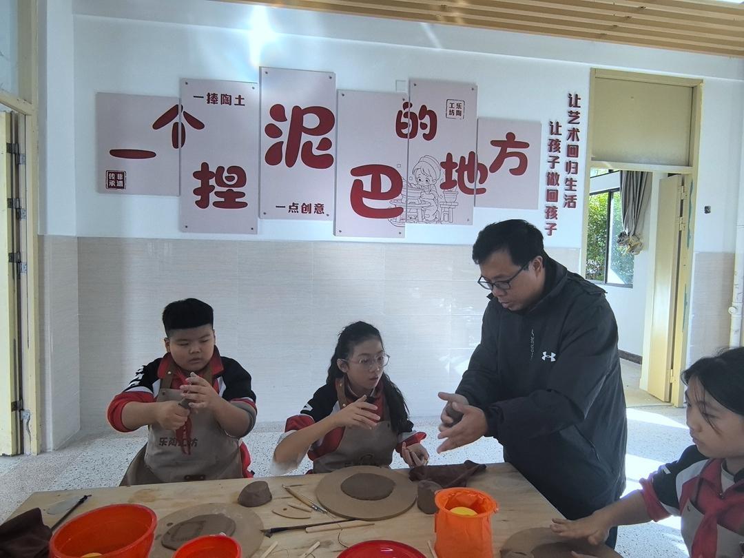 ​“怀安窑・非遗进校园”赠书活动在仓山举办