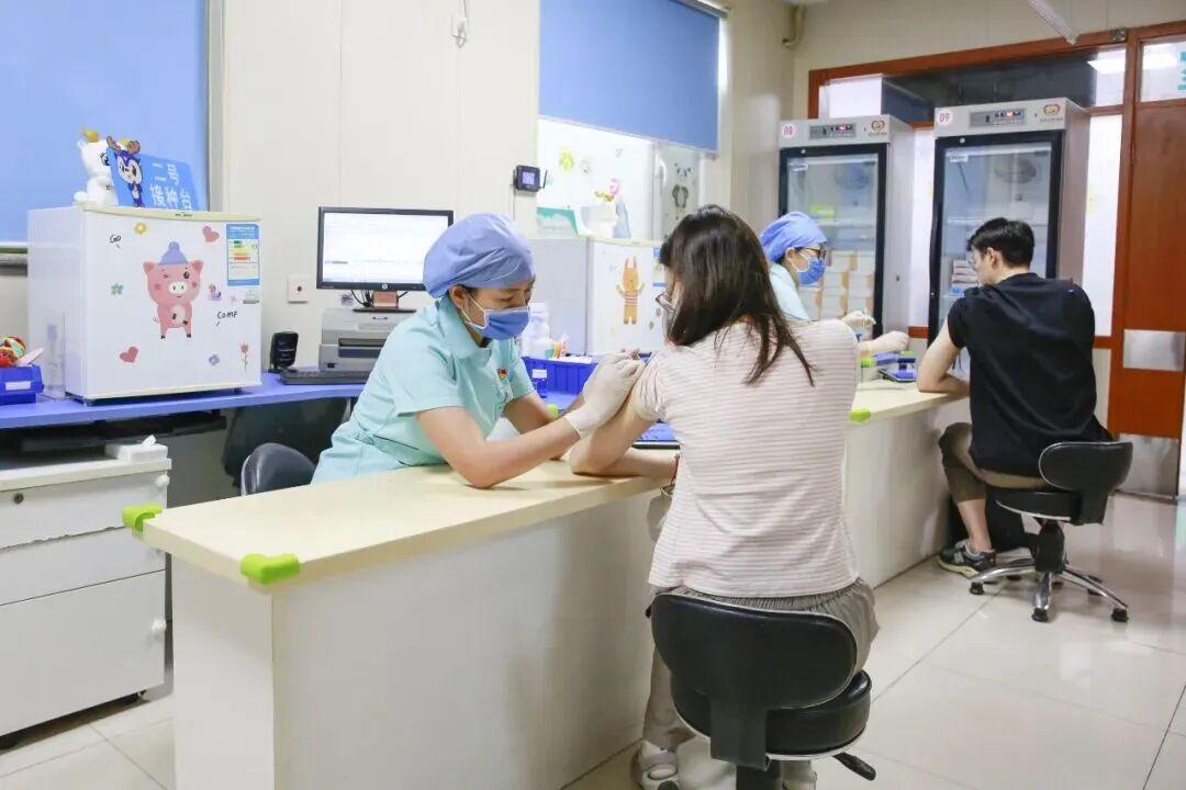 “迎战”流感高发季！打疫苗还来得及吗？