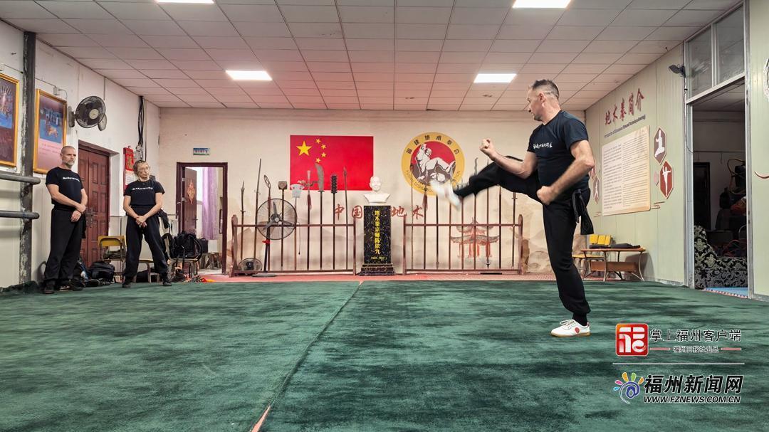 福州不见外丨我在英国教“狗拳”