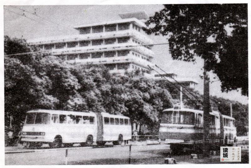 读城|百年变迁 福州第一辆公交车竟长这样…… 读城|百年变迁 福州第一辆公交车竟长这样……