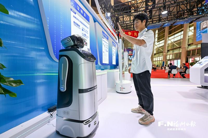 奔跑吧！“福州造”机器人