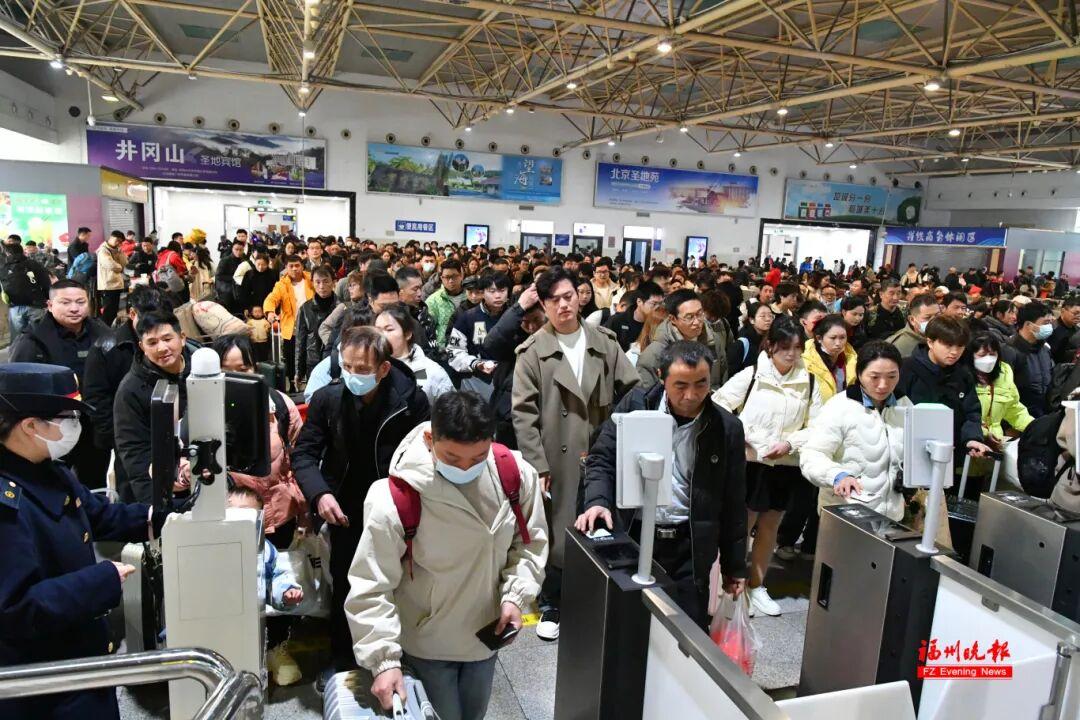 春运首日的福州火车站！一起来看