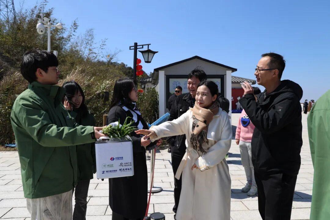 低空物流首飞柱岗顶 鼓岭开启“云端速达”新体验