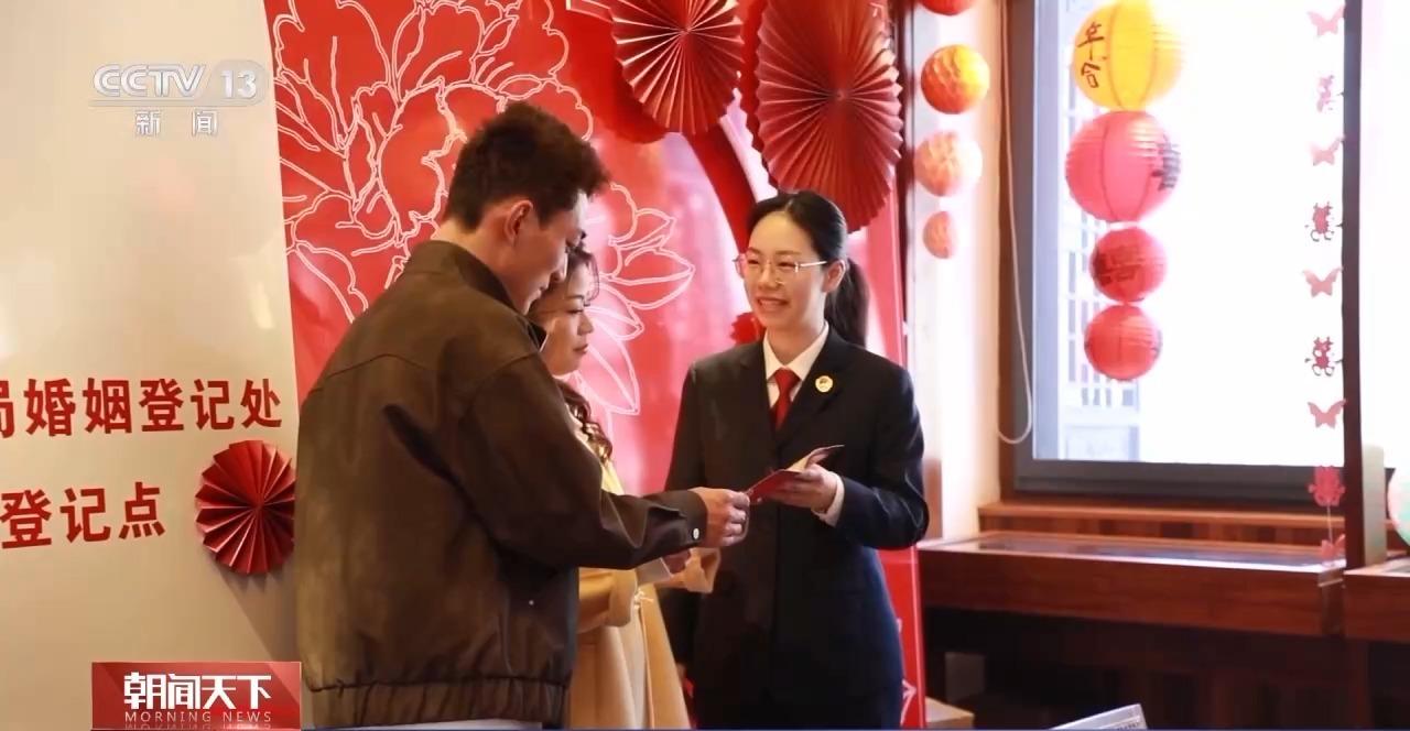 全国已设置525个“公园式”婚姻登记点