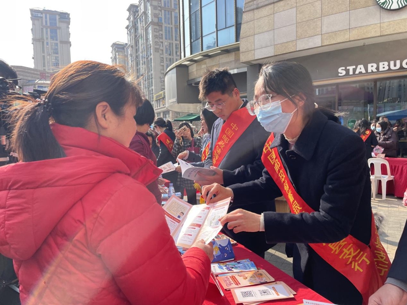 邮储银行连江县支行进商圈宣传 护好群众“钱袋子” 邮储银行连江县支行进商圈宣传 护好群众“钱袋子”