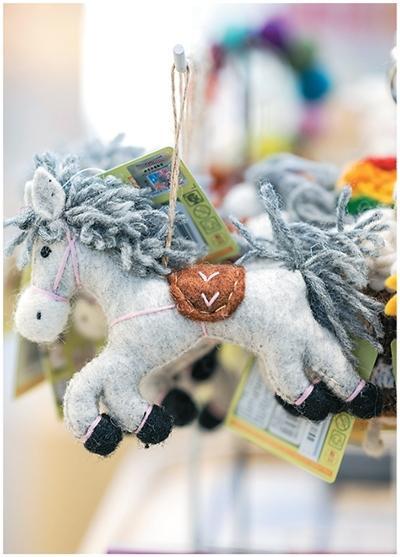 小包挂，何以成年轻人“心头好”？