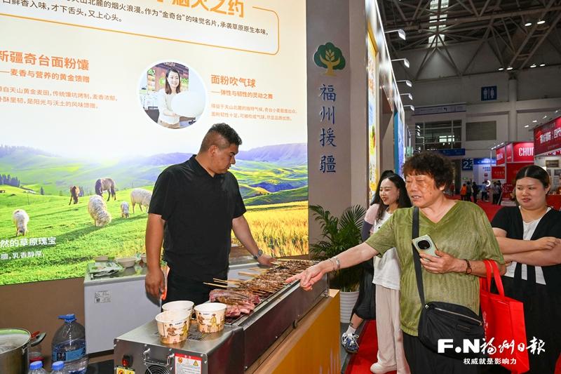 第二十八届海交会推介区里交织的西部风情