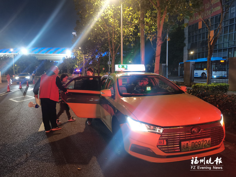 福州出租汽车行业以优质服务书写文明答卷 福州出租汽车行业以优质服务书写文明答卷