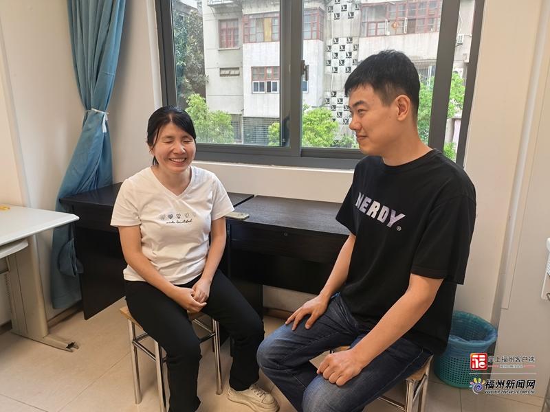 三对视障夫妻在榕用双手点亮未来