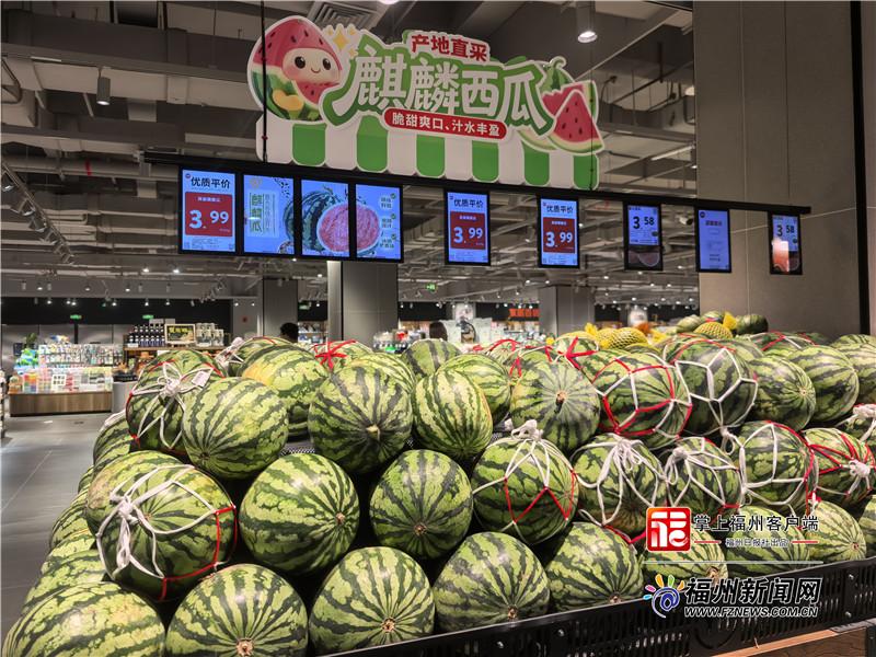 早春西瓜上市 福州市民吃瓜变便宜