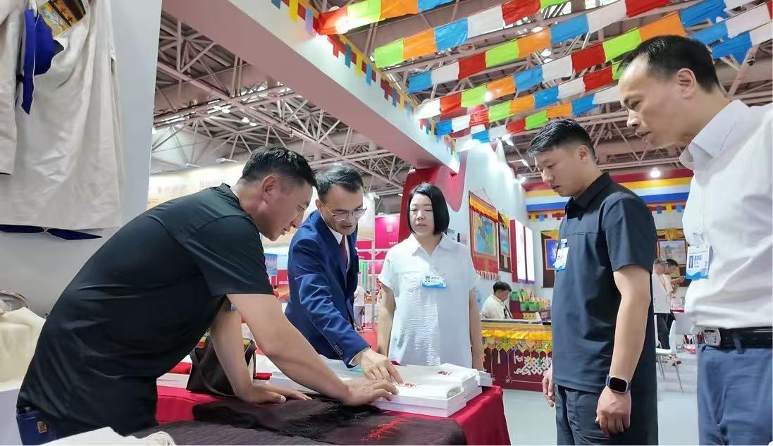 榕昌携手谋发展 八宿招商结硕果
