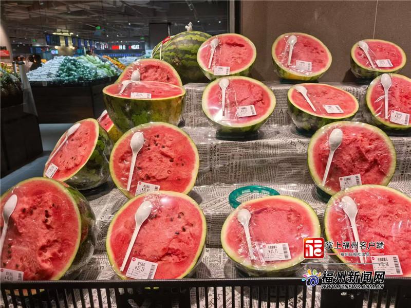 早春西瓜上市 福州市民吃瓜变便宜