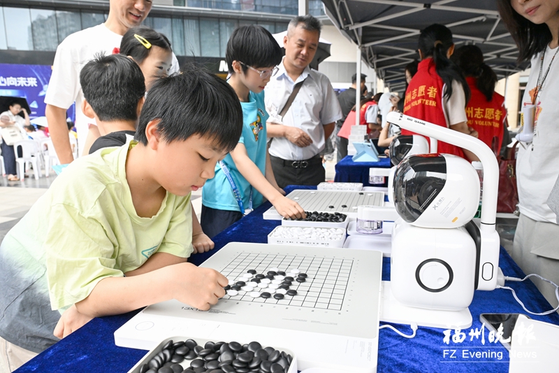 银龄导师上岗 科技嘉年华开锣 银龄导师上岗 科技嘉年华开锣