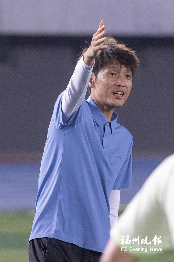 郭亚彬:扎根福州的绿茵追梦人 郭亚彬:扎根福州的绿茵追梦人