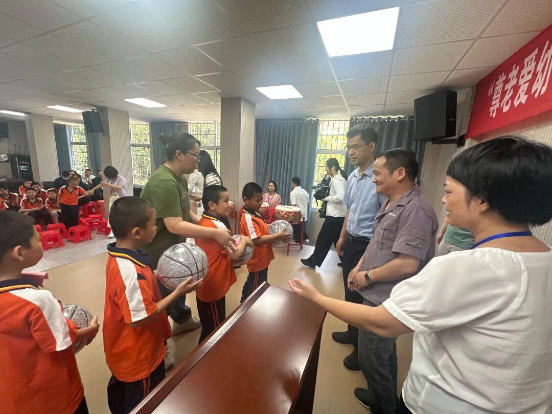 再续爱心约定!闽清县特殊教育学校孩子们收到的这份“微心愿”礼物,太暖了 再续爱心约定!闽清县特殊教育学校孩子们收到的这份“微心愿”礼物,太暖了