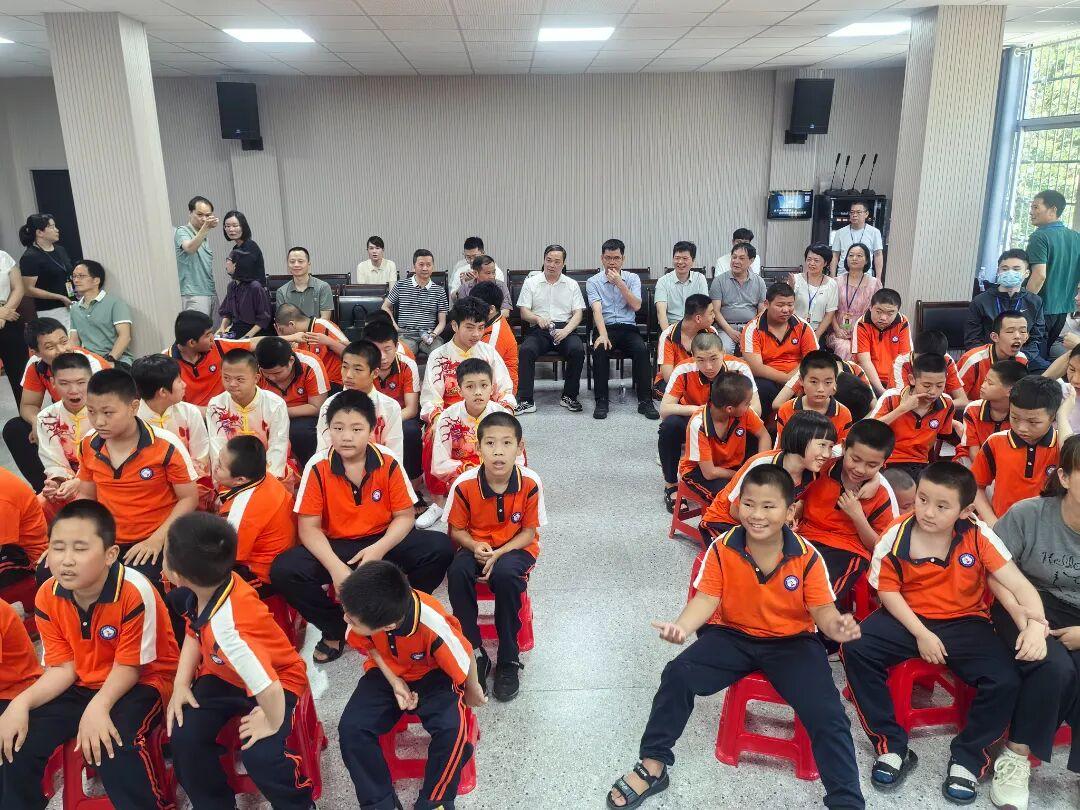 再续爱心约定!闽清县特殊教育学校孩子们收到的这份“微心愿”礼物,太暖了 再续爱心约定!闽清县特殊教育学校孩子们收到的这份“微心愿”礼物,太暖了