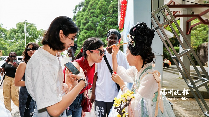 鼓岭绣球花主题活动启幕:十二花神相伴 共赴端午雅韵 鼓岭绣球花主题活动启幕:十二花神相伴 共赴端午雅韵