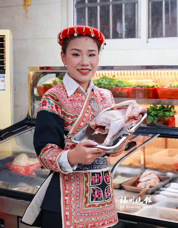 兰钦：带小沧畲味进城