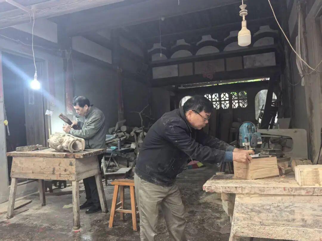 四代传承！长乐老匠人刻出三溪夜赛龙舟“魂”