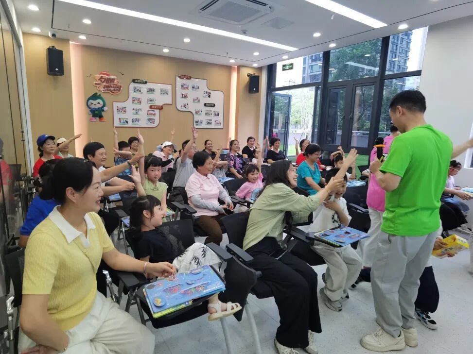 巾帼志愿者牵手萌娃，把环保种子种进童心