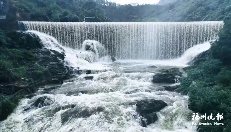 福州新区（长乐区）古槐镇前塘现盛景雨后飞瀑美如画