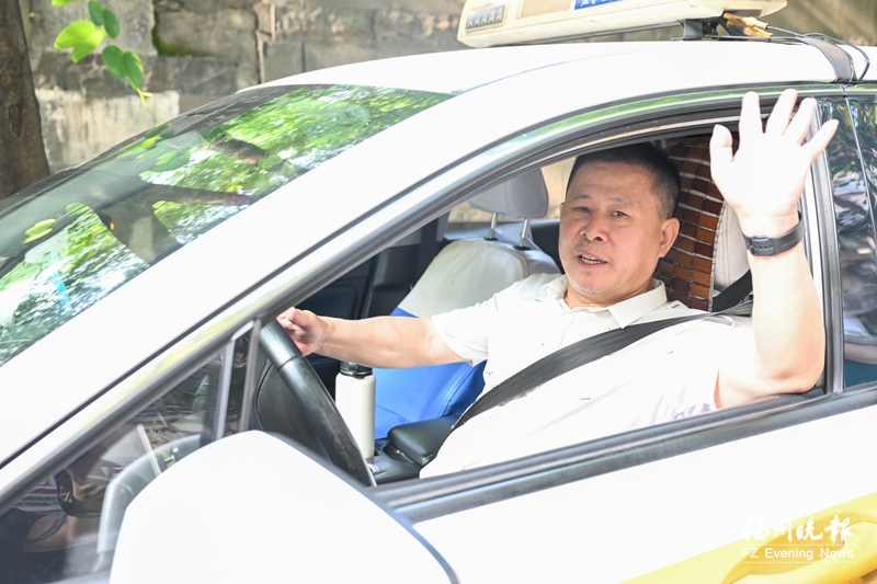 央媒直播聚焦福州爱心送考活动 “高考直通车”送考暖人心 央媒直播聚焦福州爱心送考活动 “高考直通车”送考暖人心