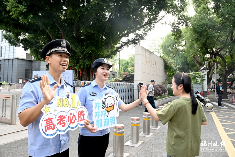 学子奔赴考场 全城花式应援 学子奔赴考场 全城花式应援