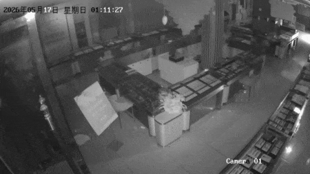 厦门一金店天花板被撬开大洞，81万余元金玉首饰深夜被盗