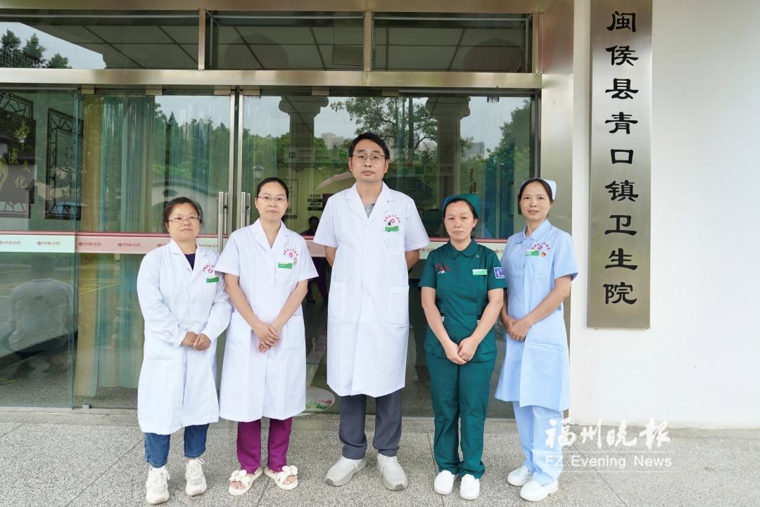 早高峰乘客突发癫痫 31路公交车上演紧急救援 早高峰乘客突发癫痫 31路公交车上演紧急救援