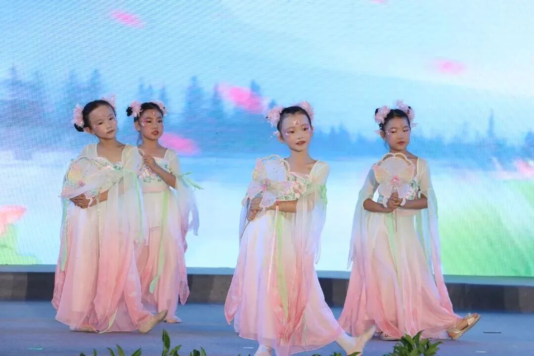 草坪音乐会影像集|象峰少年与星光同歌 草坪音乐会影像集|象峰少年与星光同歌