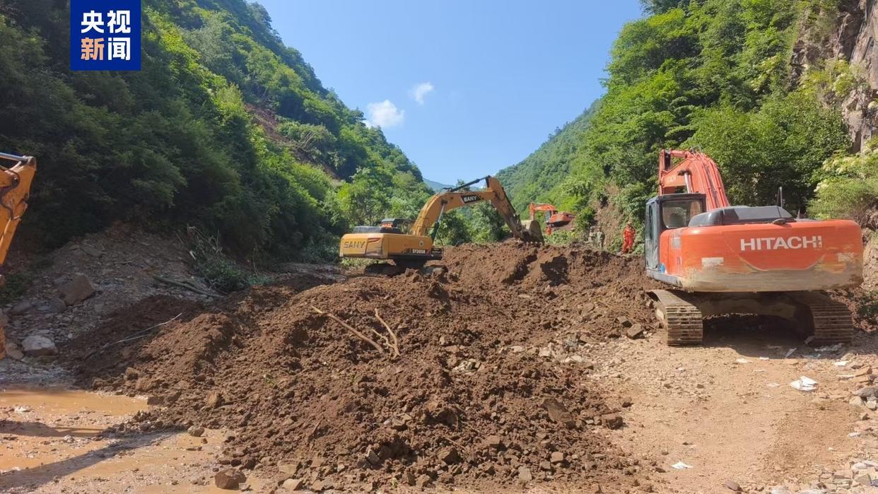 甘肃陇南宕昌县山体滑坡致33人被掩埋 17人被救出