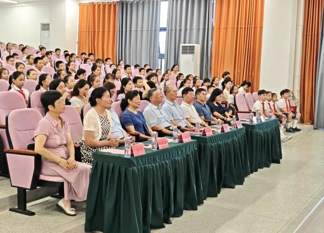 银青共叙家国情!“老少同声颂党恩 携手奋进新征程”关工委走进鼓山新区学校 银青共叙家国情!“老少同声颂党恩 携手奋进新征程”关工委走进鼓山新区学校