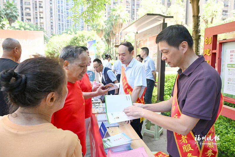 社保“金规划”点亮榕城“微幸福” 6个服务点集中授牌 社保“金规划”点亮榕城“微幸福” 6个服务点集中授牌