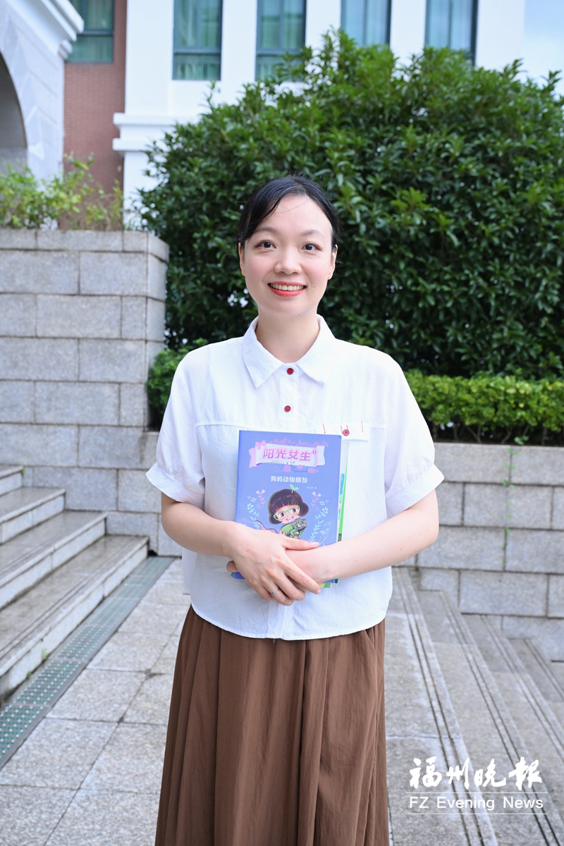 林翠翠:讲台上教书 书桌前写作 林翠翠:讲台上教书 书桌前写作