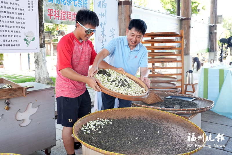 逛街巷、访古厝、赏茶艺 闽港棒球队队员共品闽都文化