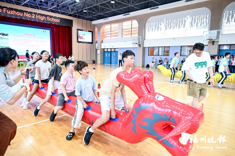 美中航空遗产基金会代表及飞虎队友谊学校师生等走进福州五所学校 美中航空遗产基金会代表及飞虎队友谊学校师生等走进福州五所学校