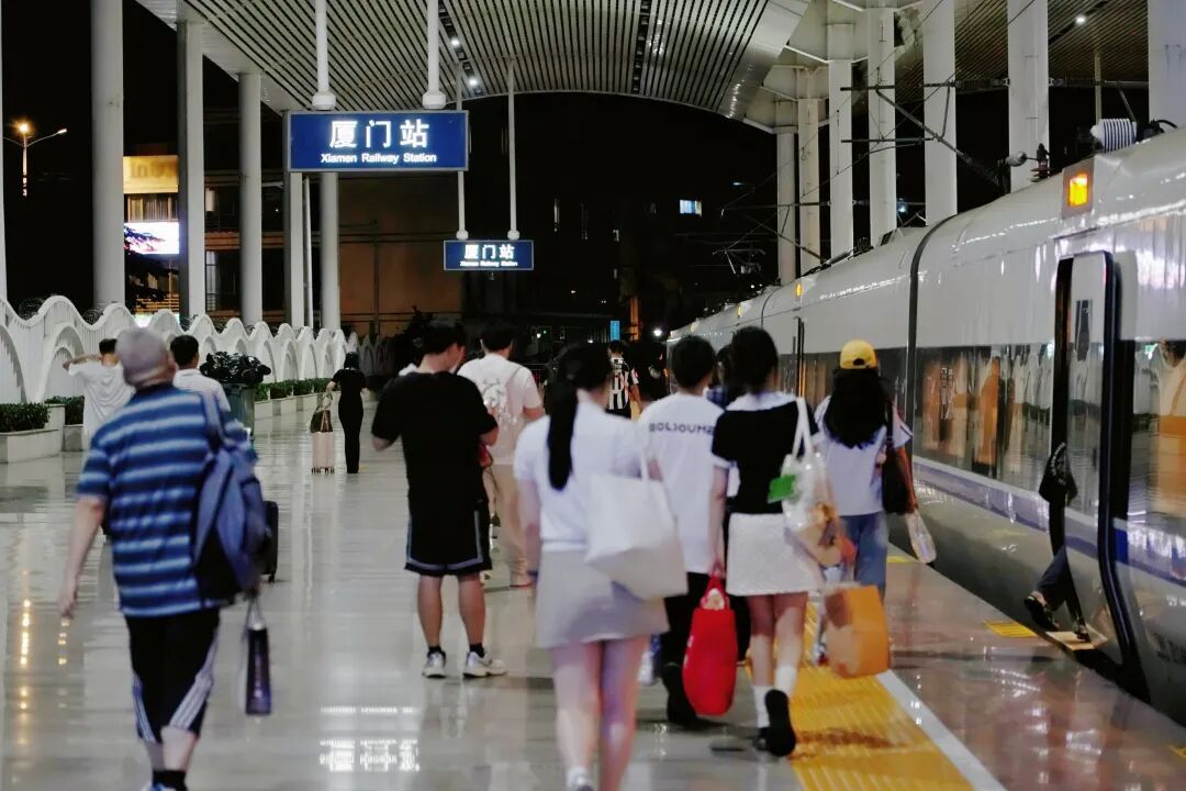 D9884次列车,深夜加开! D9884次列车,深夜加开!